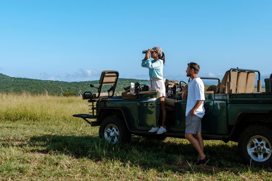 Pareja de safari por África