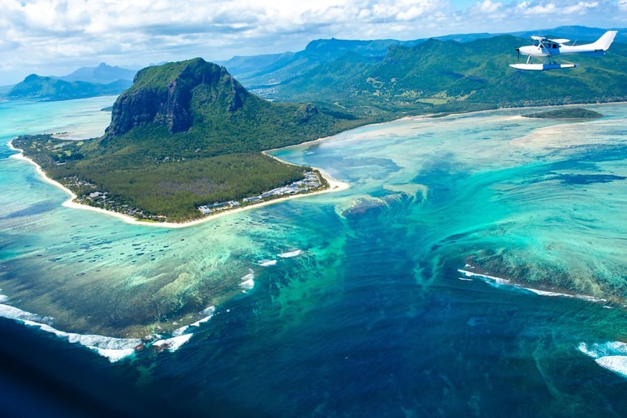Cascada submarina frente a isla Mauricio.