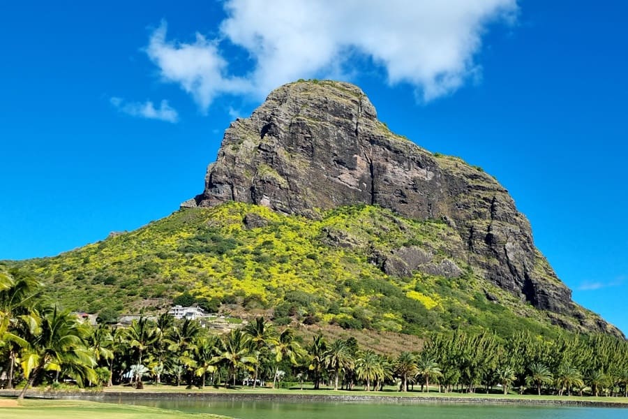 Vista de la montaña Le Morne Brabant en Mauricio.