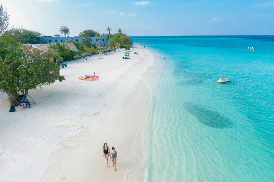 playa de arena blanca en Maldivas