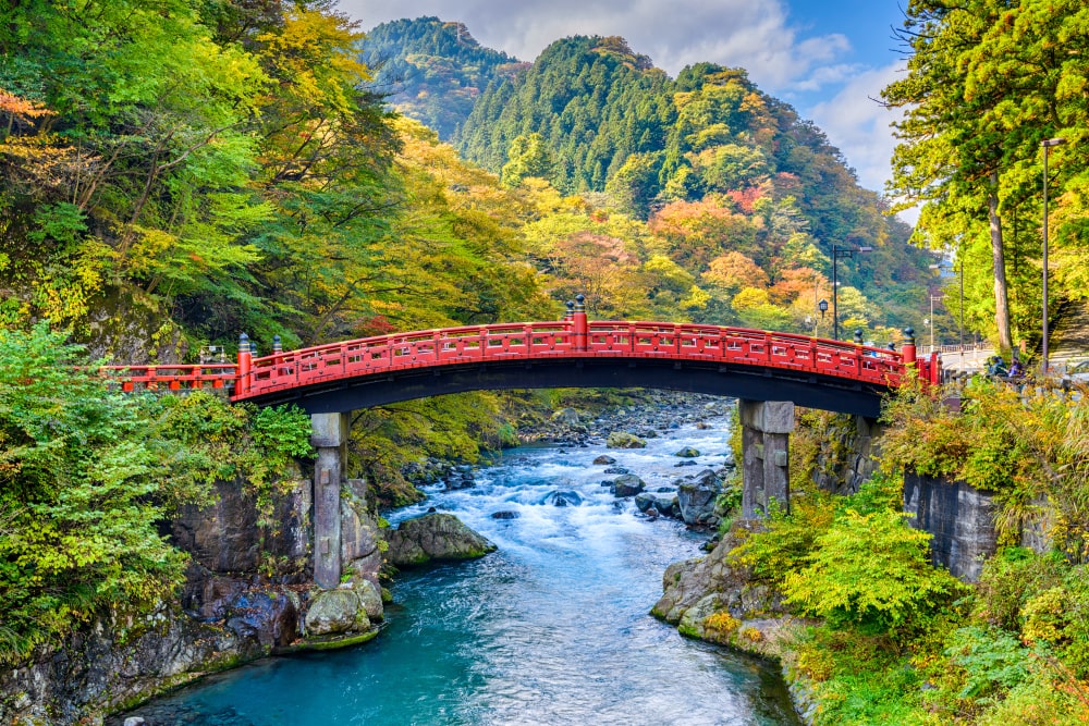 Puente Skinkyo en otono, Japon