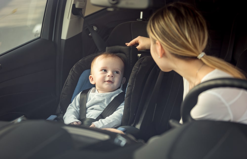 viajar con un bebe en coche 