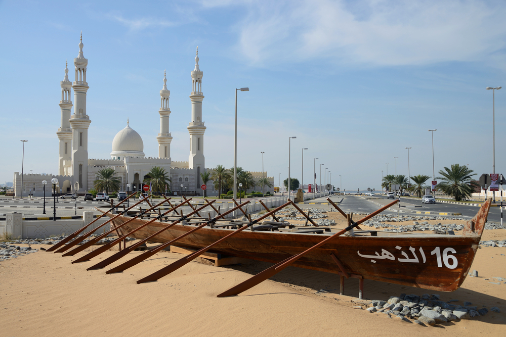 El Boulverad de Ajman y su mezquita son lugares muy interesantes para visitar en Emiratos Arabes