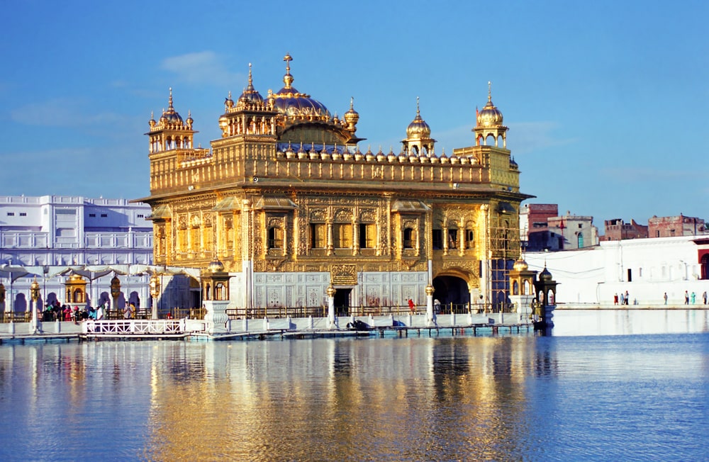 Templo dorado en Amristar en India. 