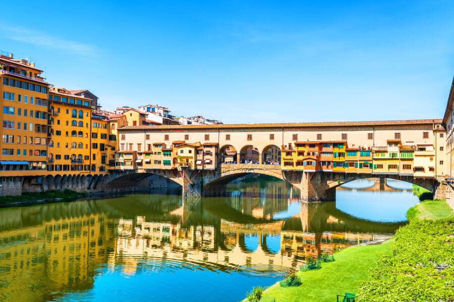 El Ponte Vecchio en Florencia es uno de los destinos para viajar en mayo