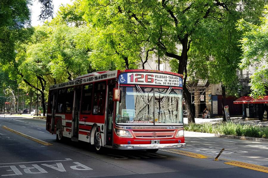 Línea de autobús en Buenos Aires, Argentina.