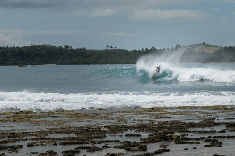 Isla de Nías en Indonesia una playa excelente para practicar surf