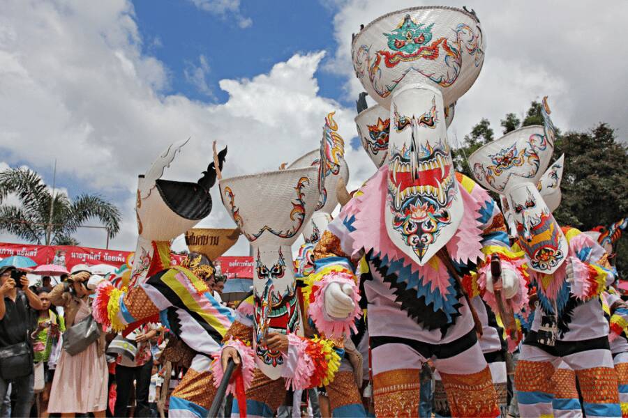 Phi Ta Khon festival de máscaras en Tailandia