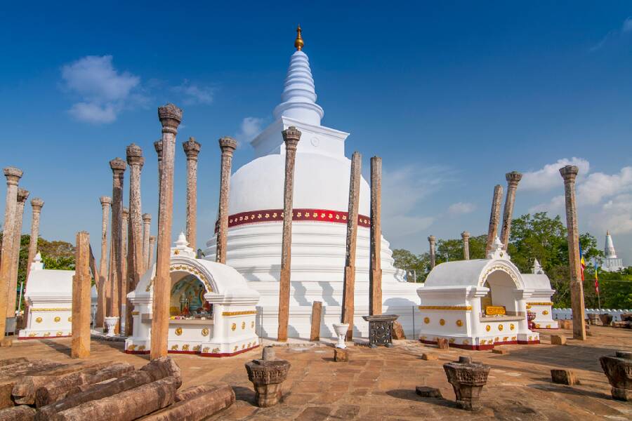 Ruwanweli Maha Seya es una estupa en Anuradhapura, Sri Lanka