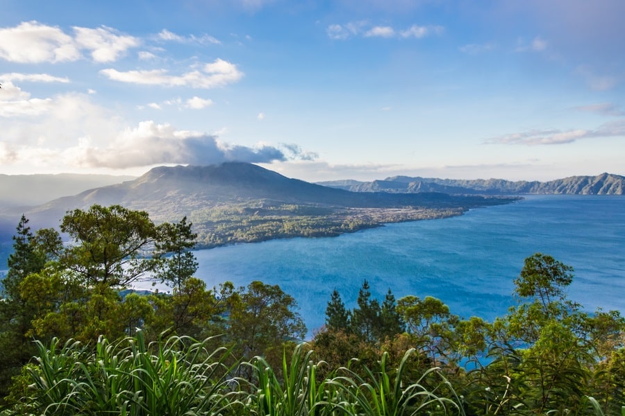 El volcán y lago Batur en Bali 