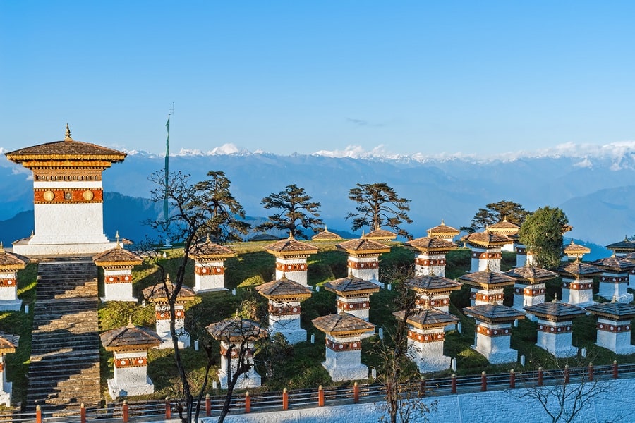 Dochula Pass con el Himalaya de fondo en Bután