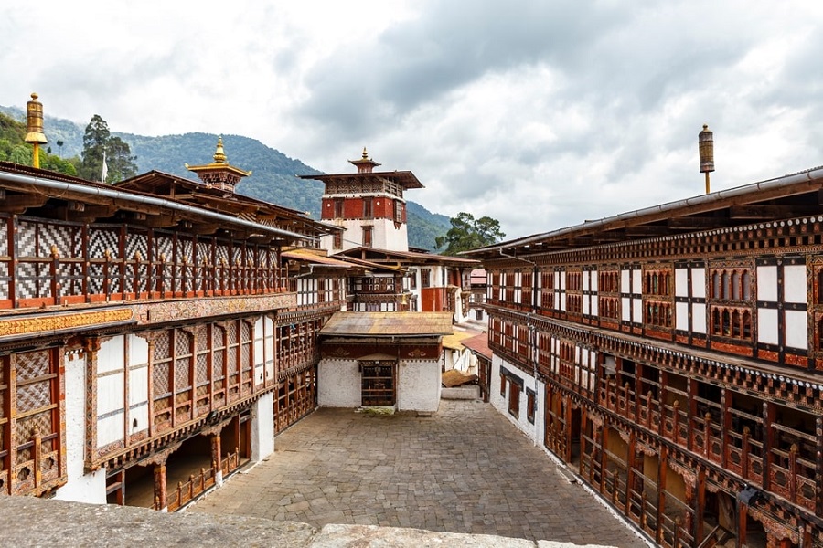 Patio del monasterio de Trongsa Dzong 