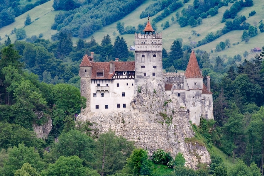 Castillo medieval de Bran también conocido como Castillo de Drácula en Bran, Brasov, Rumania