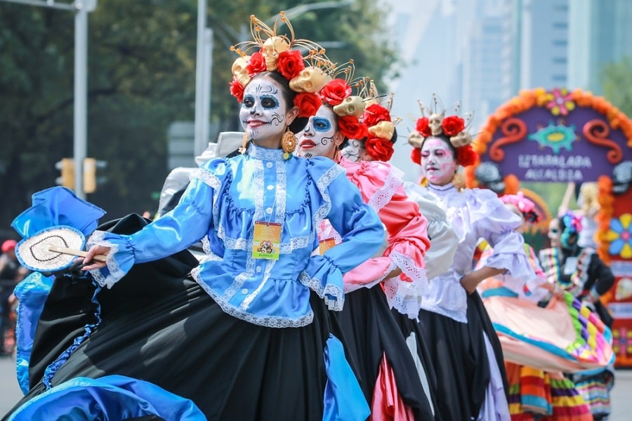 Desfile Internacional del Día de los muertos en el paseo de la reforma en Ciudad de México