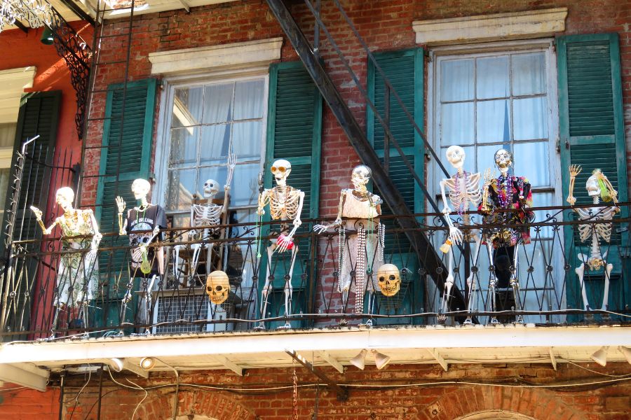 Fachada decorada de Halloween en Nueva Orleans