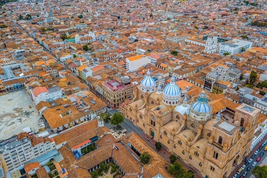 Vista aérea de la ciudad de Cuenca en Ecuador