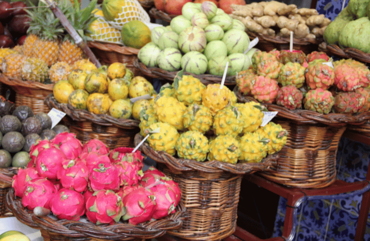 Mercado, frutos en cestos