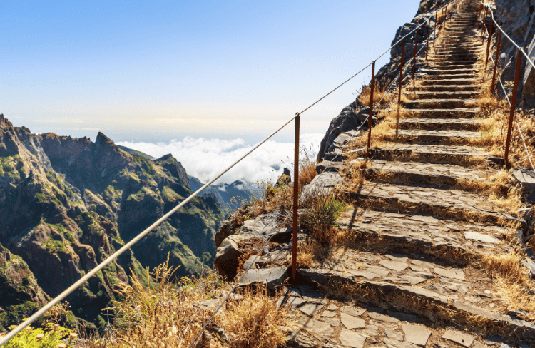 Escaleras del Pico Ruivo en Madeira