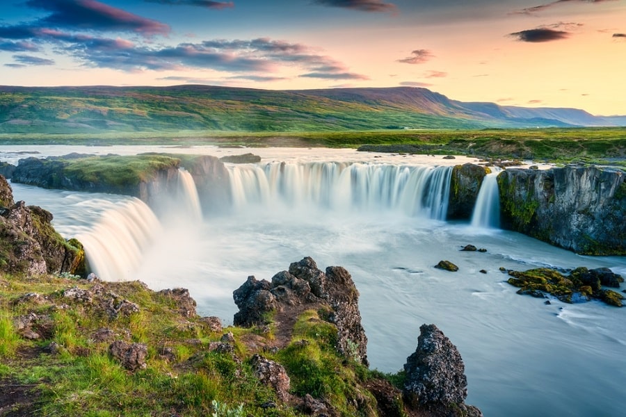 Cascada de Godafoss en el norte de Islandia