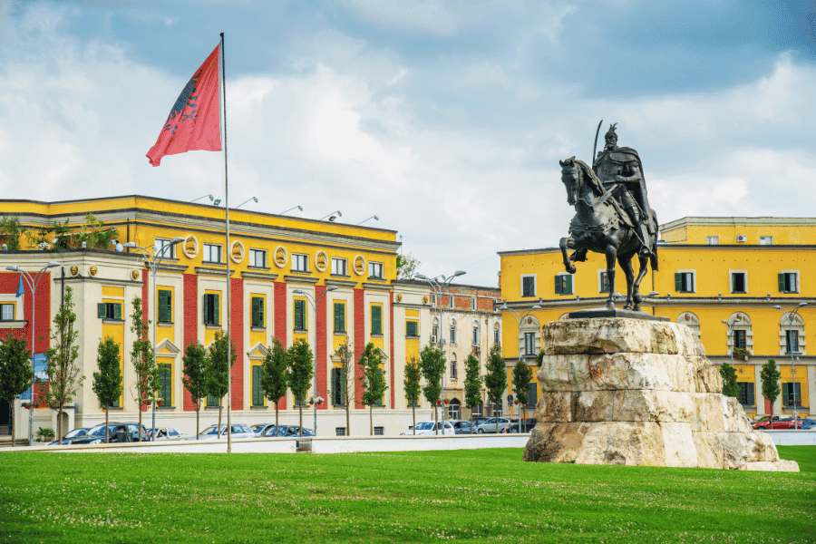 Plaza de Skanderberg, ver en Albania