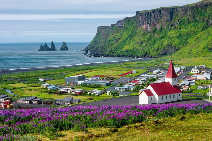 Pueblo de Vík en Islandia