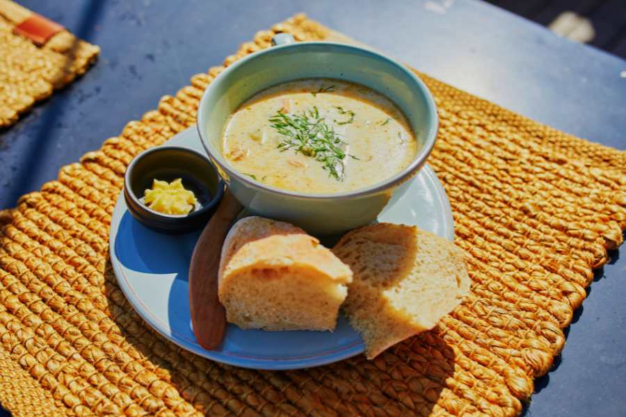 sopa tradicional finlandesa en el viaje a laponia