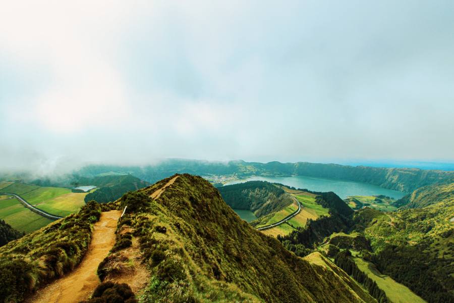 Green mountains Azores en junio