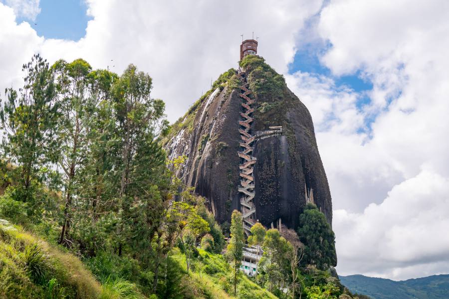 Piedra del Penol, Colombia, donde viajar en junio