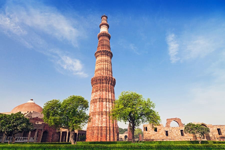 Qutub Minar en la ciudad de Delhi