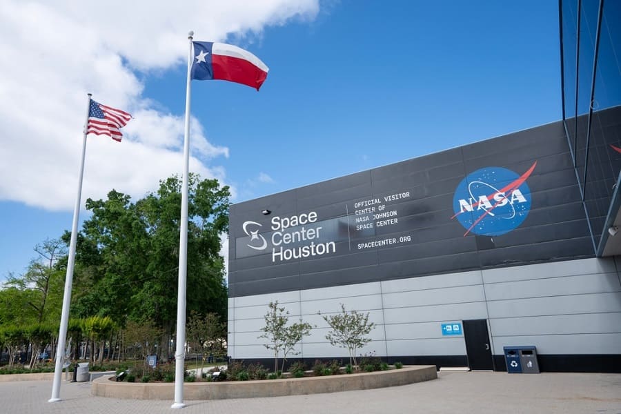 El centro oficial de visitantes del Centro Espacial Johnson de la NASA es uno de los lugares que ver en Houston.