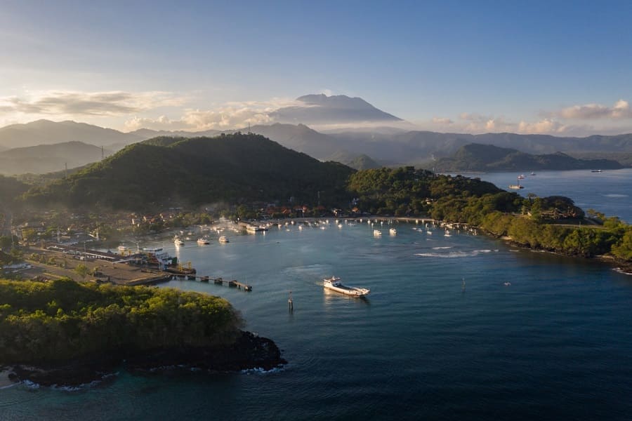 Puerto de Padang Bai en Bali