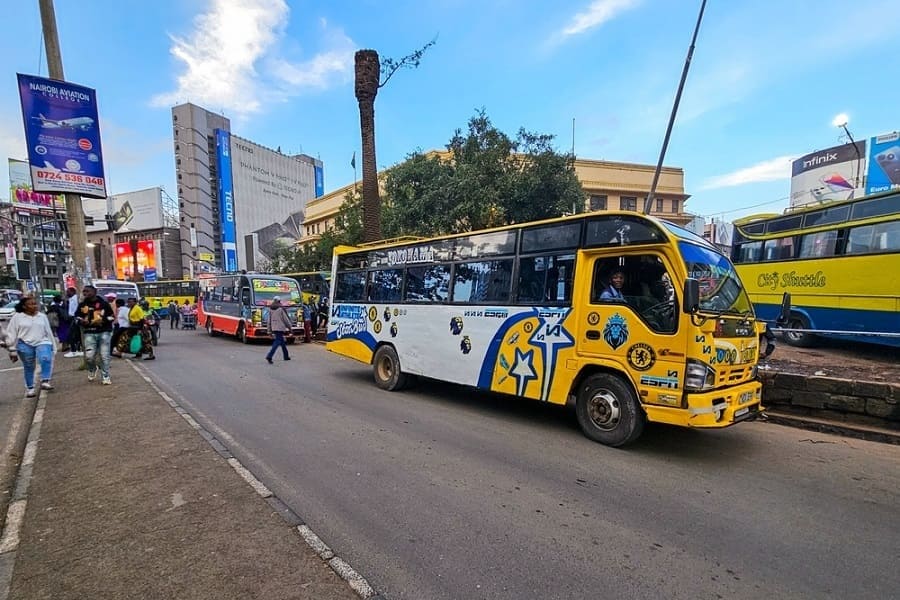 Los matatus son los minibuses locales de Nairobi