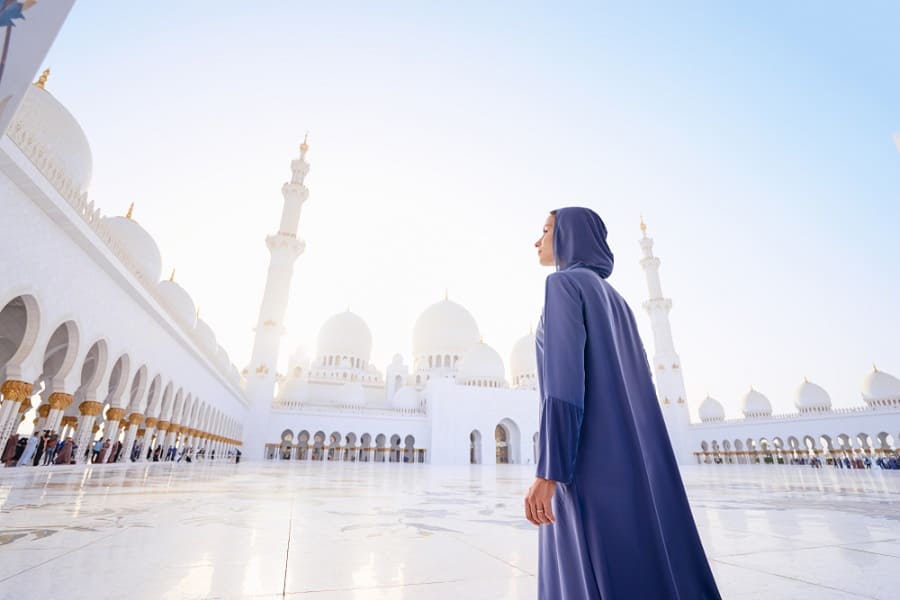 Viajera en la Gran Mezquita Sheikh Zayed 