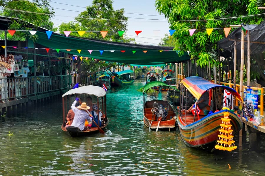 Mercado flotante de Khlong Lat Mayom en Tailandia