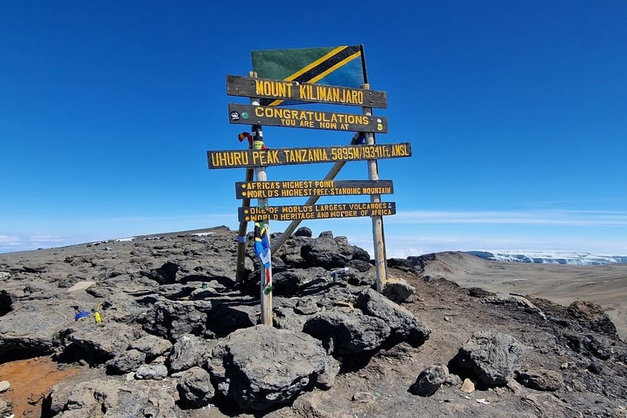 Pico Uhuru, cumbre del monte Kilimanjaro en Tanzania.