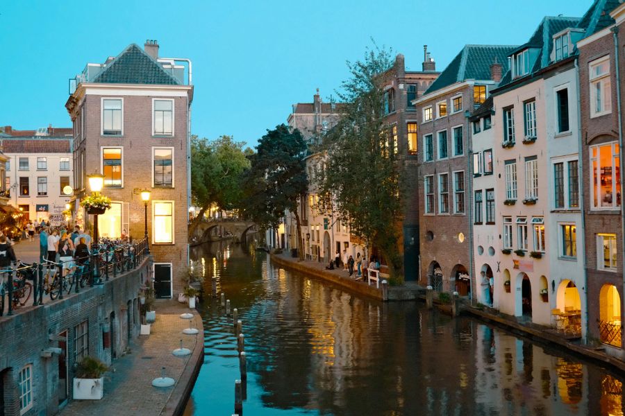 Canal en Utrech, Países Bajos destino de goya