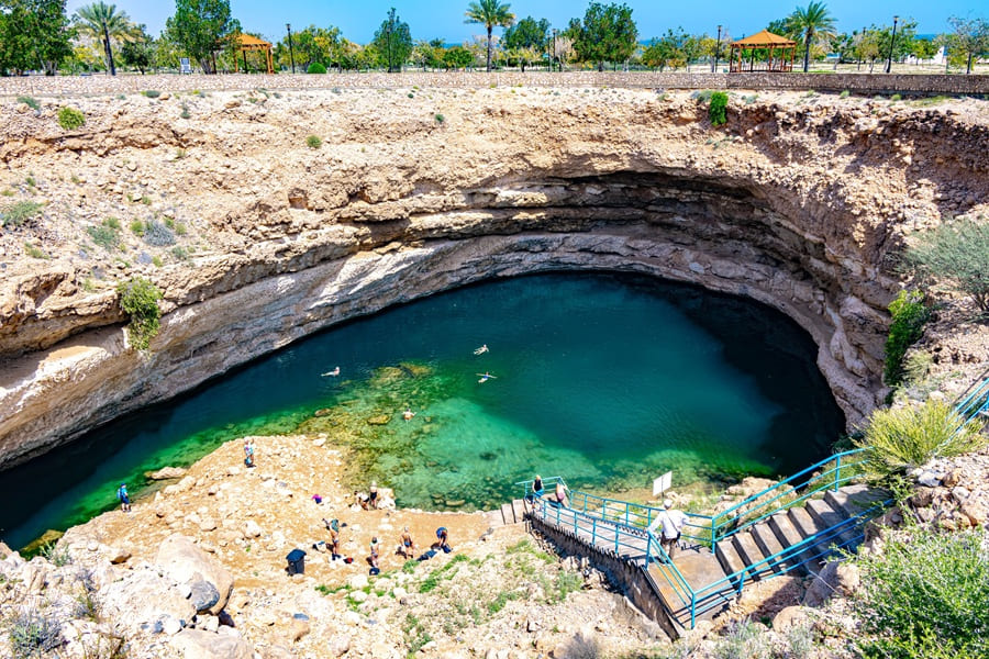 Bimmah Sinkhole, en Mascate, Omán.