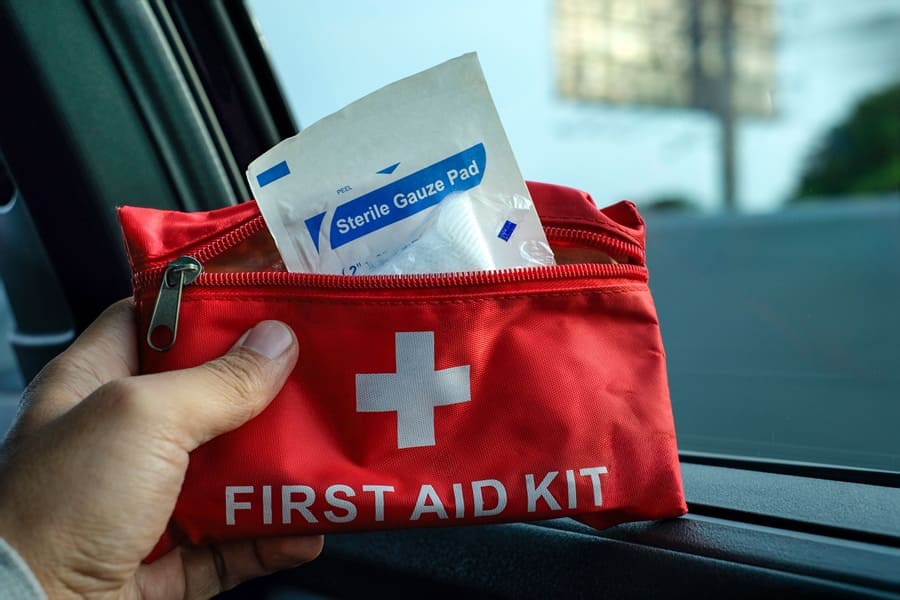 Gasas estériles en el botiquín de viaje