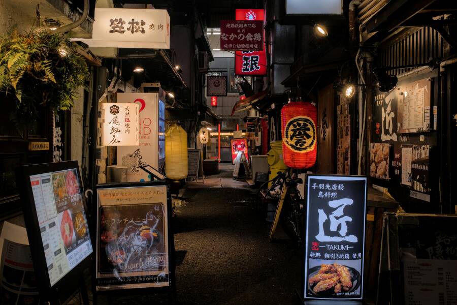 Mercado nocturno en Osaka, Japón