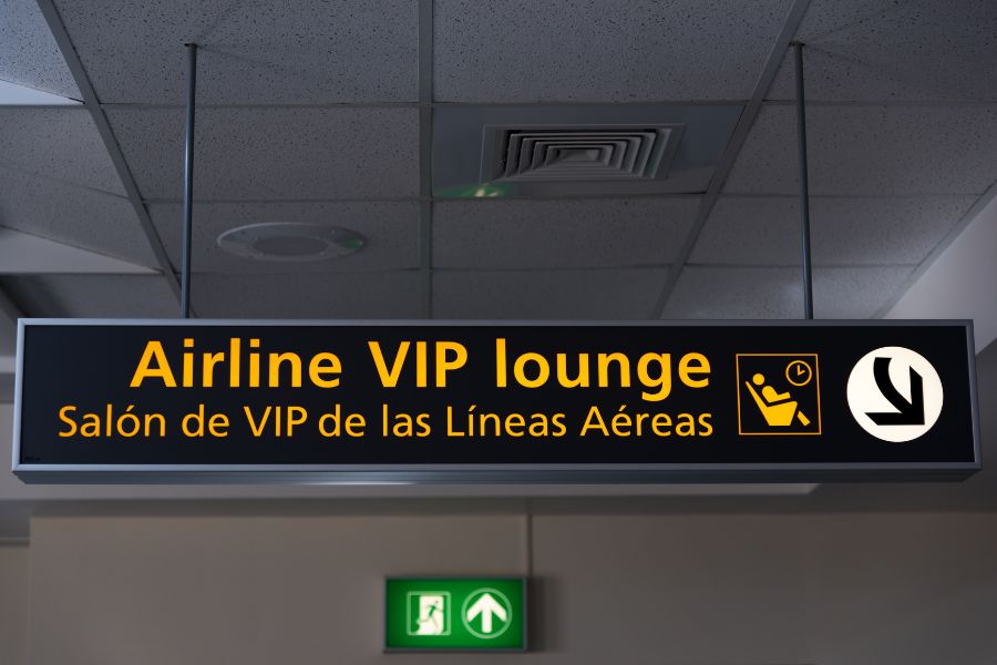 cartel salas vip Airline VIP Lounge en aeropuerto señal luminosa en el techo